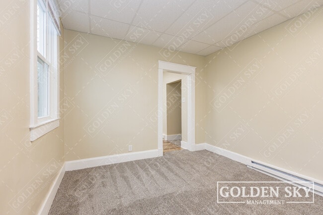 Building Photo - 219 E Willard St