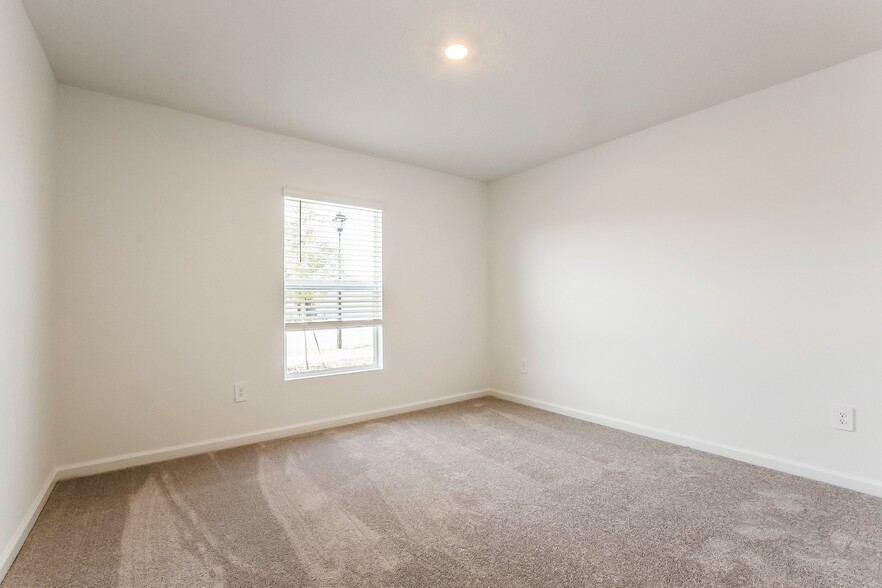 Building Photo - 1319 Blue Ash Ln