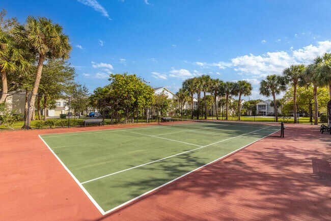 Building Photo - 559 SE Prescott Pl