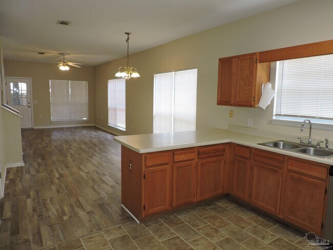 Building Photo - 206 Wildflower Ln