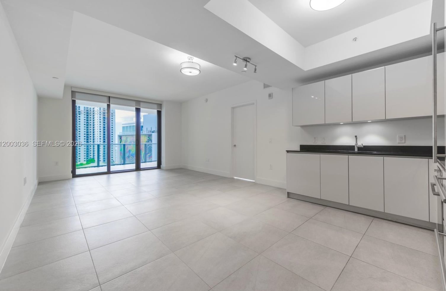 Building Photo - 1010 Brickell Ave