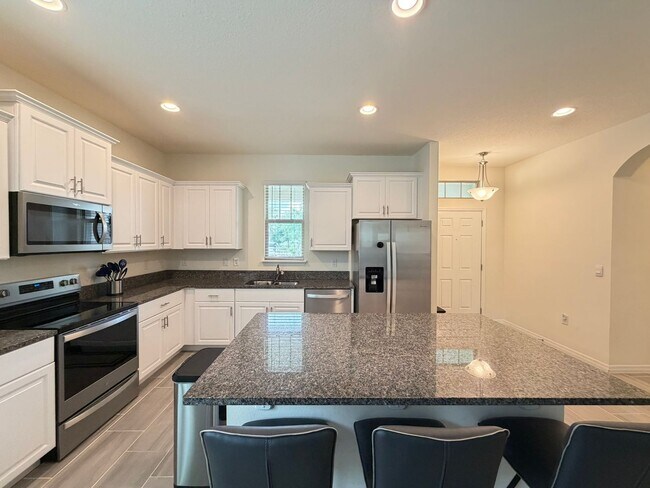 Building Photo - Perfect Home waiting for you! FULLY FURNISHED!