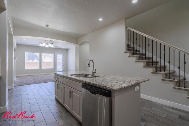 Building Photo - Pet Friendly 4 Bedroom Home! Internet Incl...