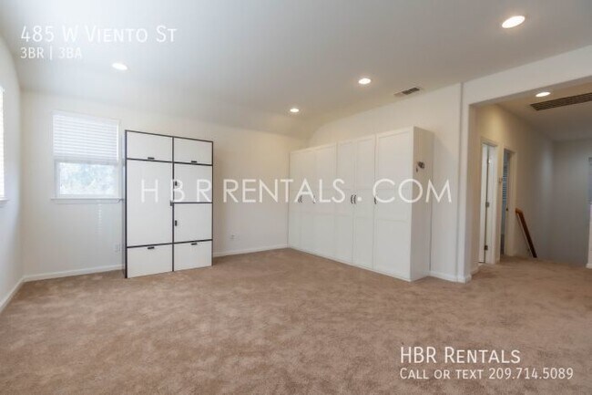 Building Photo - 485 W Viento St