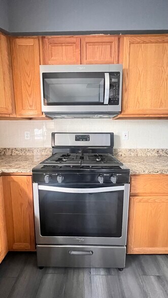 EAT IN KITCHEN - 215 Bower St