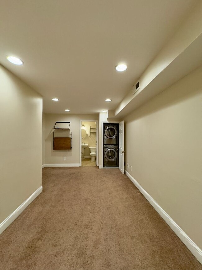 Building Photo - Charming 2 Bedroom/3.5 Bathroom Townhome in Canton, MD!