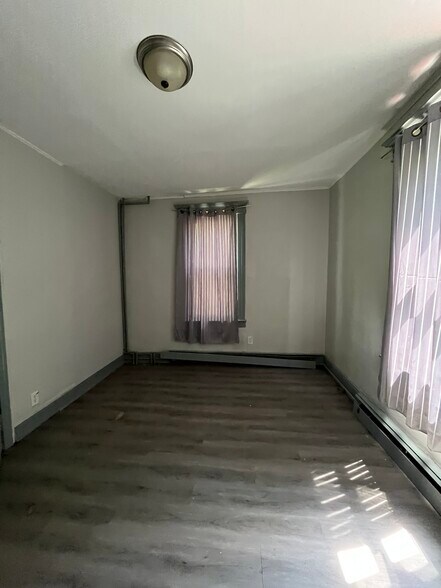 Building Photo - 147 Bostwick Ave