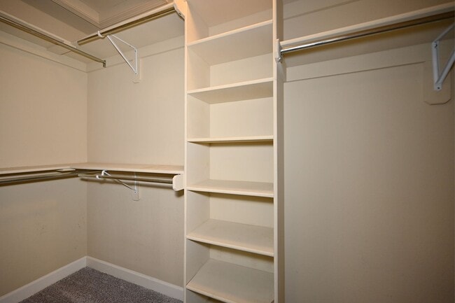 Building Photo - 2 bedroom, 2.5 baths townhouse with 1 car garage in Oak Valley Estates!