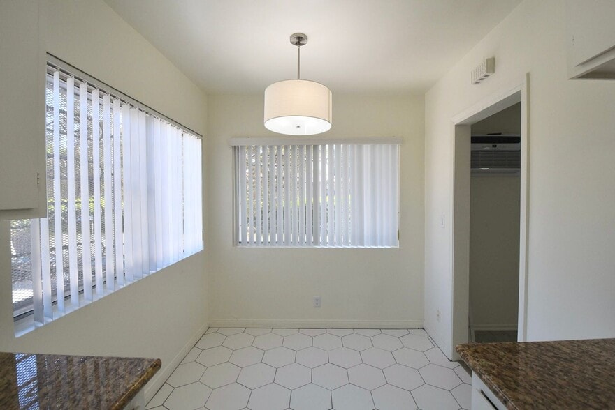 Building Photo - 11204 Peach Grove St