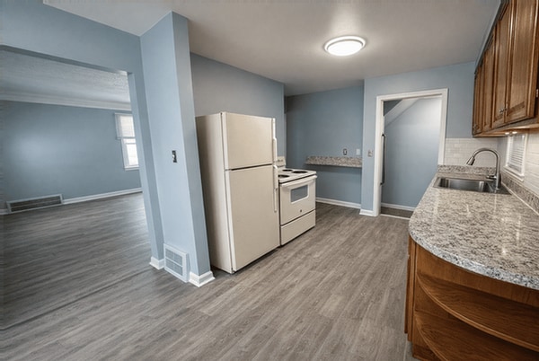 Building Photo - 15824 Norborne Ave