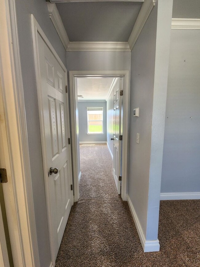 Building Photo - 3 bed, 2 bath home in Shawnee!