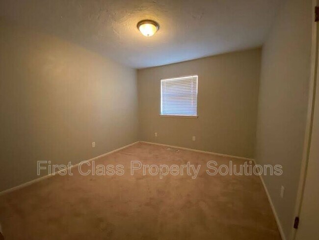 Building Photo - 6609 Laurel Rd