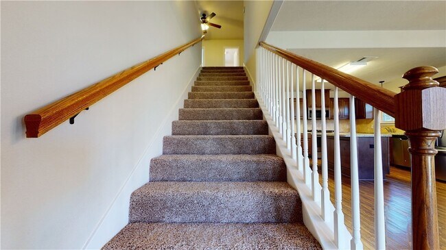 Building Photo - 923 Emerald Dove Ave