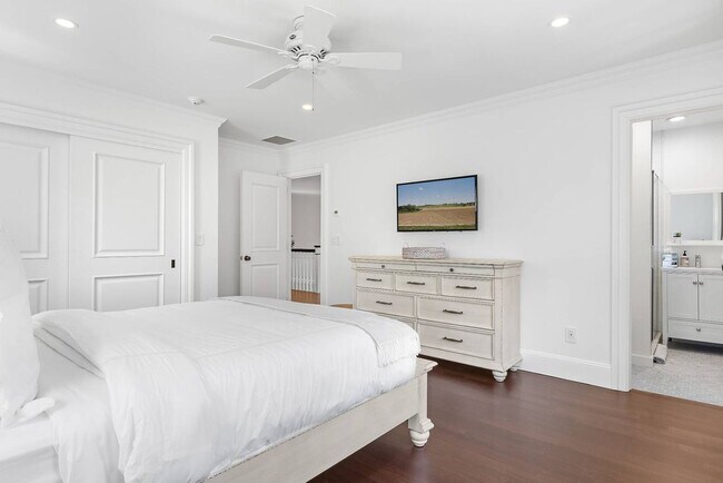 Building Photo - 50 Narrow Ln