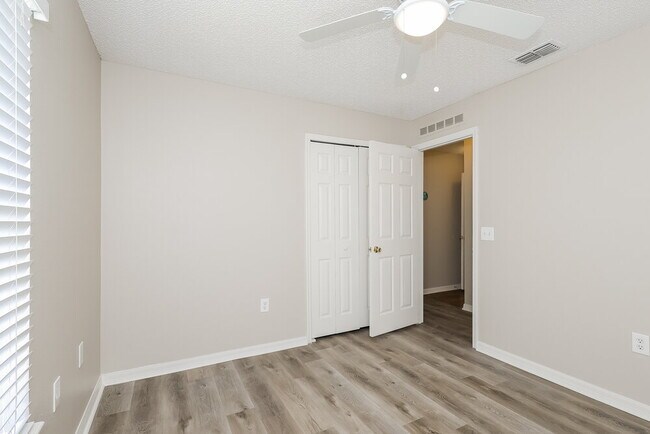 Building Photo - 4950 Silver Thistle Ln