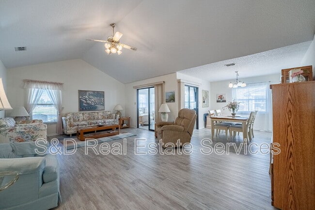 Building Photo - 6042 Seagull Ln