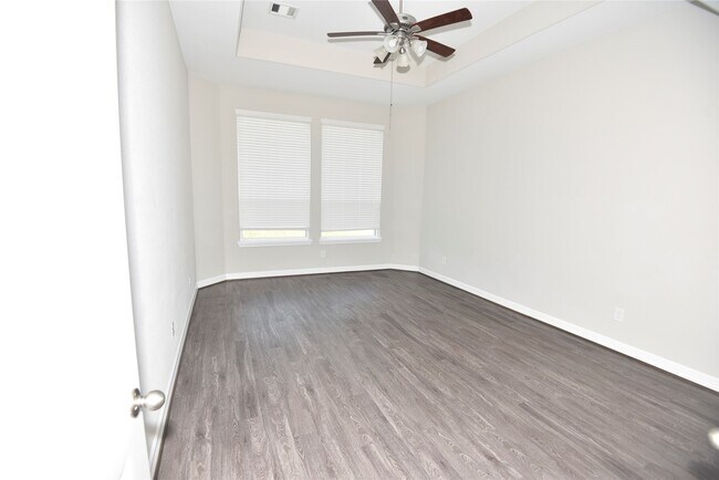 Building Photo - 14615 Birchwood Falls Trail