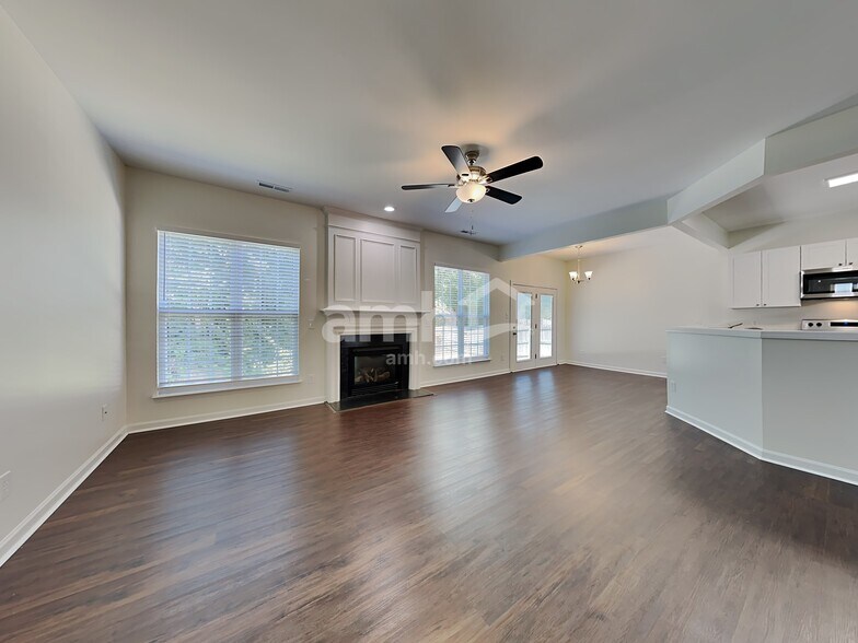 Building Photo - 1575 Pondhaven Dr