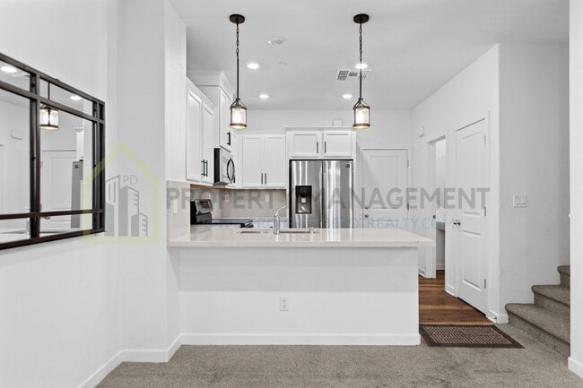 Building Photo - For Rent: Stylish 3-Bedroom Townhouse with...