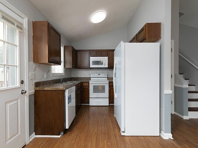 Building Photo - 16 Huntcliff Dr