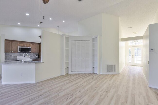 Building Photo - 219 Island Water Way