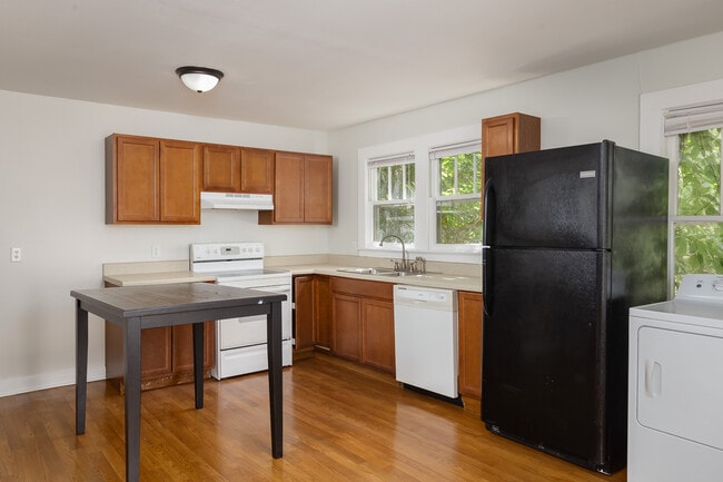 Building Photo - 525 N Chestnut St