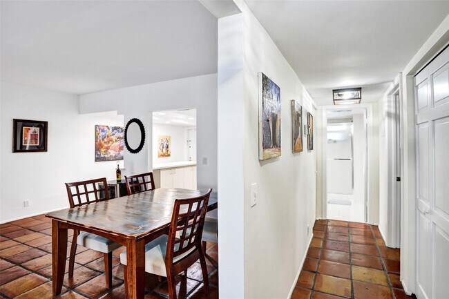 Building Photo - 1212 SE 2nd Ct