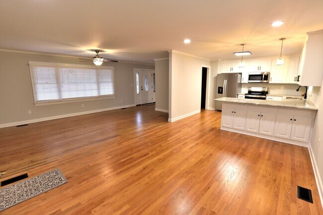 Building Photo - 3645 Shenandoah Dr