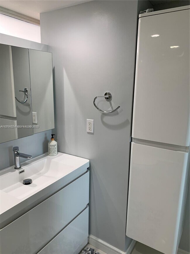 Building Photo - 650 NE 64th St