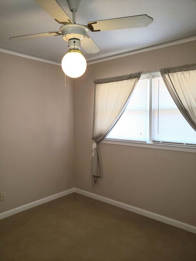 Building Photo - Spacious Corner Property!