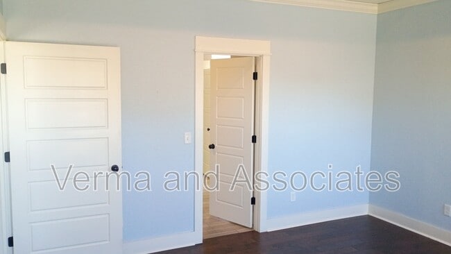 Building Photo - 1610 Sweetbriar Way