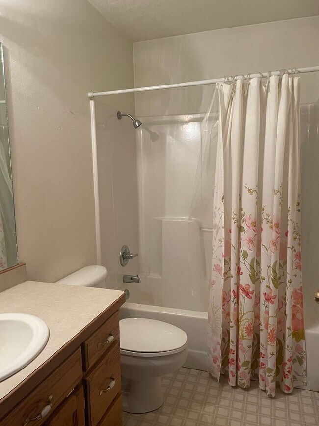 Building Photo - CARL JUNCTION: Beautiful 3BR/2BA home in Carl Junction with fenced in yard and storm shelter!!