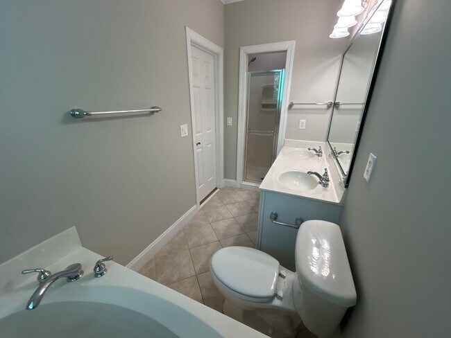 Building Photo - 3 Bedroom | 3.5 Bathroom Raleigh Townhome