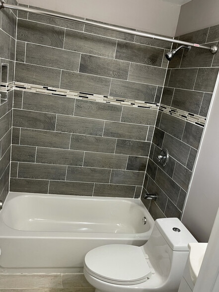 Building Photo - 35 N Idlewild St