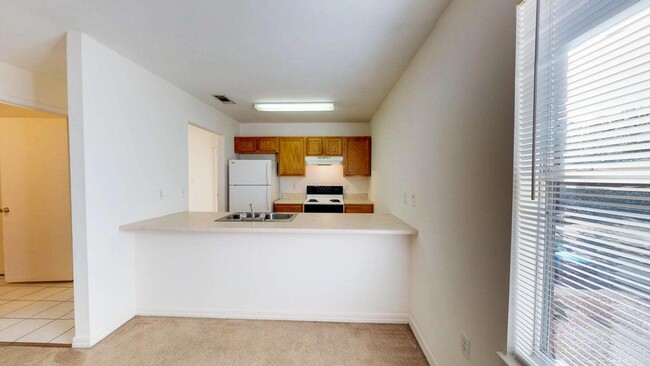Building Photo - 895 Silverwood