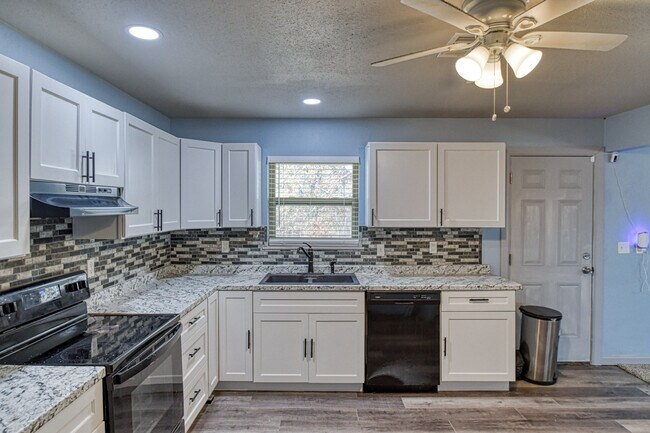 Building Photo - 1108 US Hwy 277