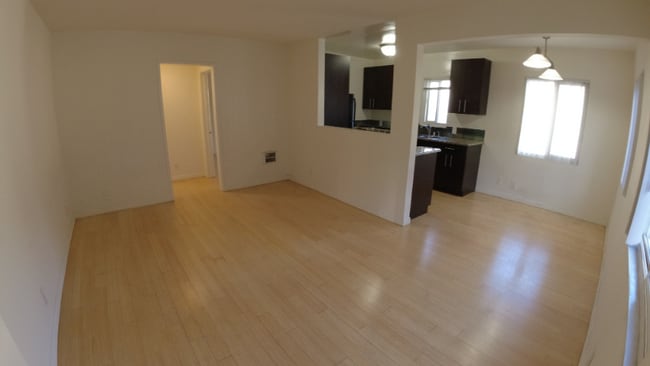 Building Photo - 924 Hancock Ave