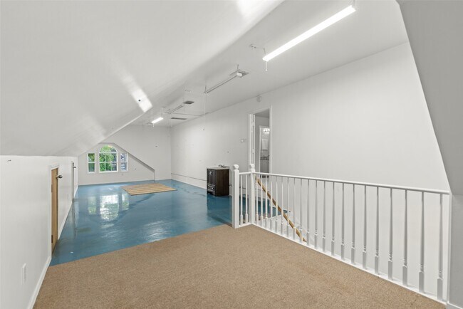 Building Photo - 14810 Cantwell Bend