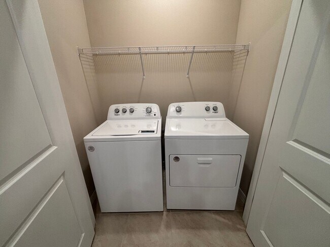 Building Photo - Charming House with tons of Amenities (all...