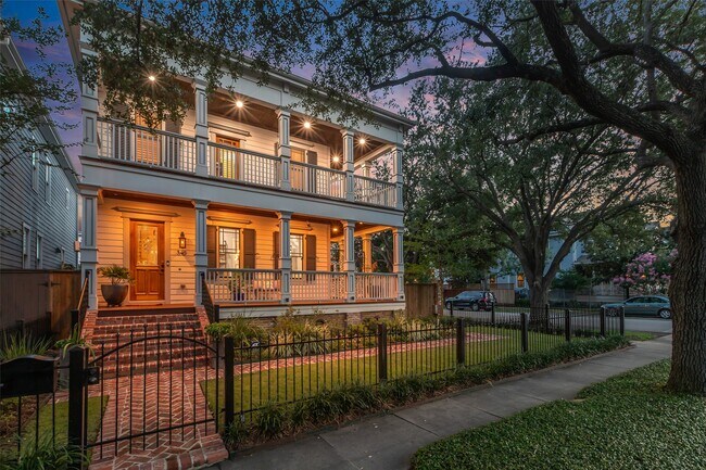 Building Photo - 340 W 17th St