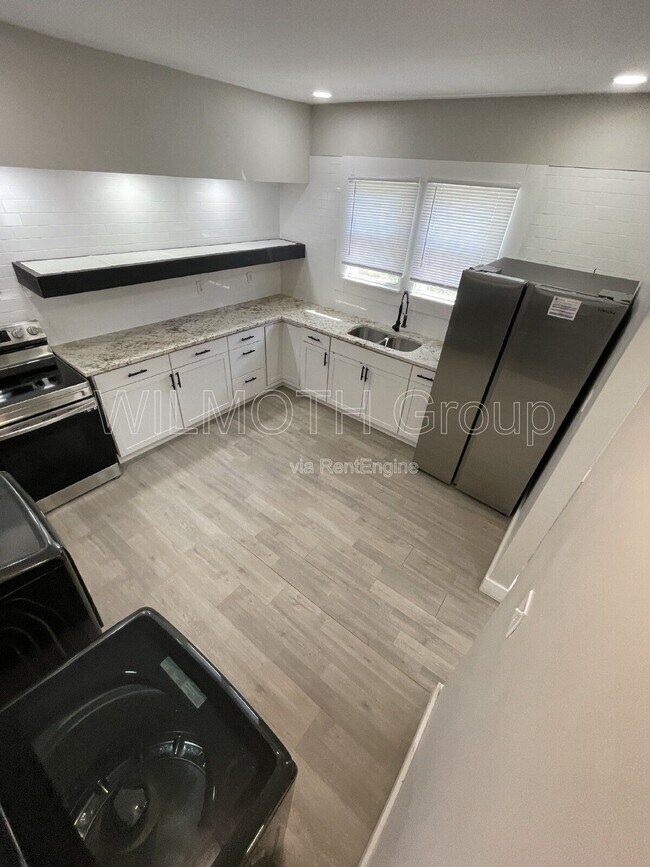 Building Photo - 321 E 31st St