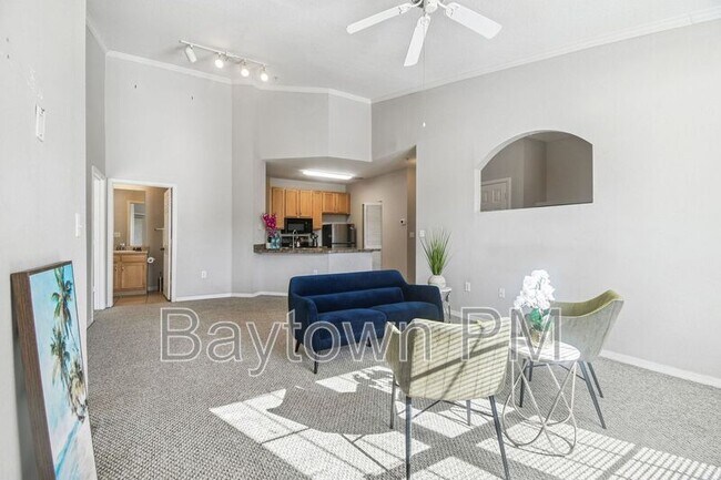 Building Photo - 10025 Courtney Palms Blvd