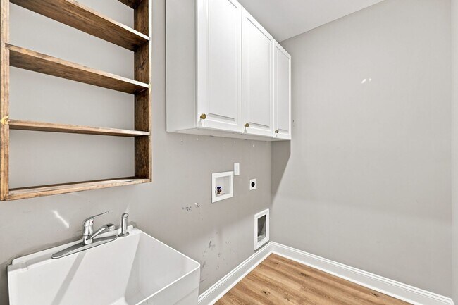 Building Photo - 233 Forester Dr