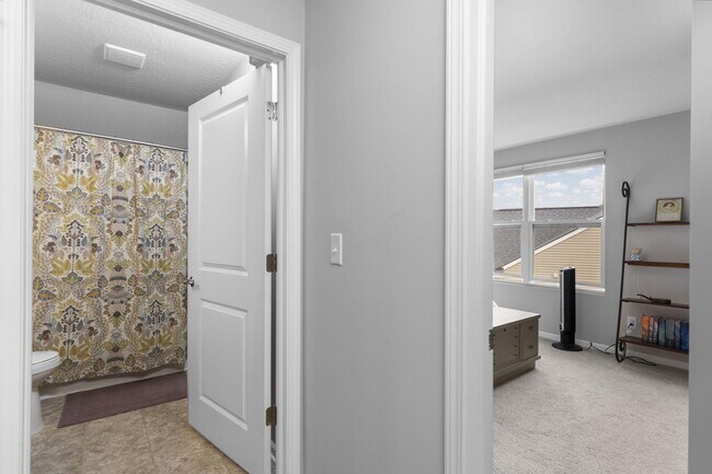 Building Photo - 402 Henstride Ct
