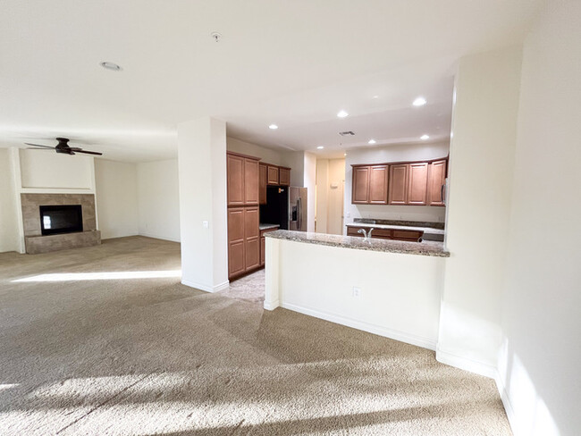 Building Photo - 3Bed/2.5Bath Townhouse at the 303 amd the ...