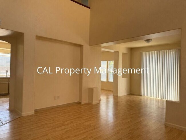 Building Photo - Stunning 5-Bedroom, 3-Bathroom Home with Fireplace & 2-Car Garage
