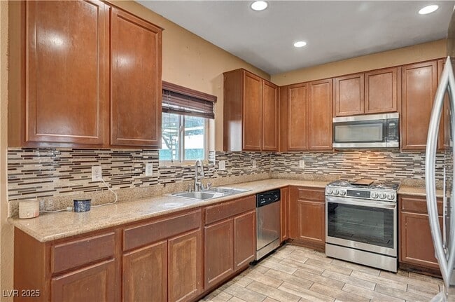 Building Photo - 5674 Diamond Palm Ct
