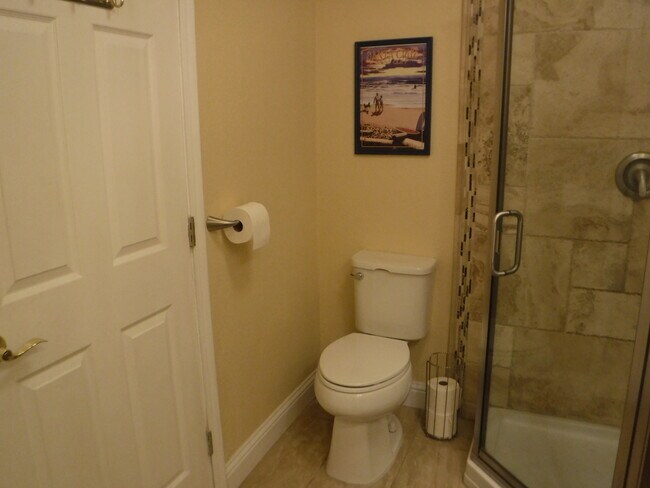 Building Photo - 1053 Park Ave