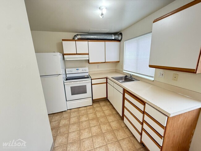 Building Photo - 630 N 5th Ave