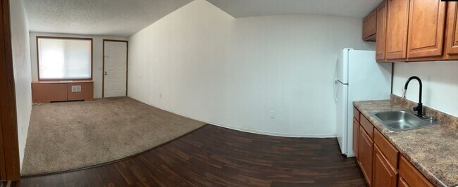 Building Photo - Great Location! Great Price! Call for Spec...